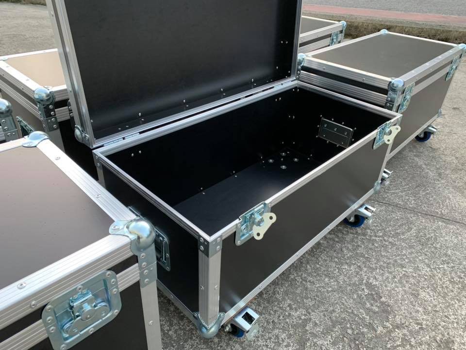Fabricación de maletas flight case estándar y armarios rack 19